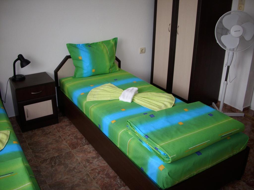 Georgievi Guest House Pomorie Exteriör bild