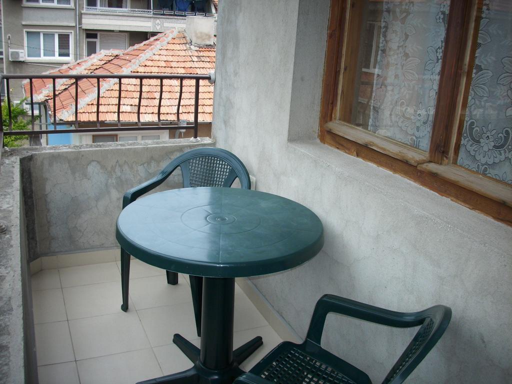 Georgievi Guest House Pomorie Exteriör bild
