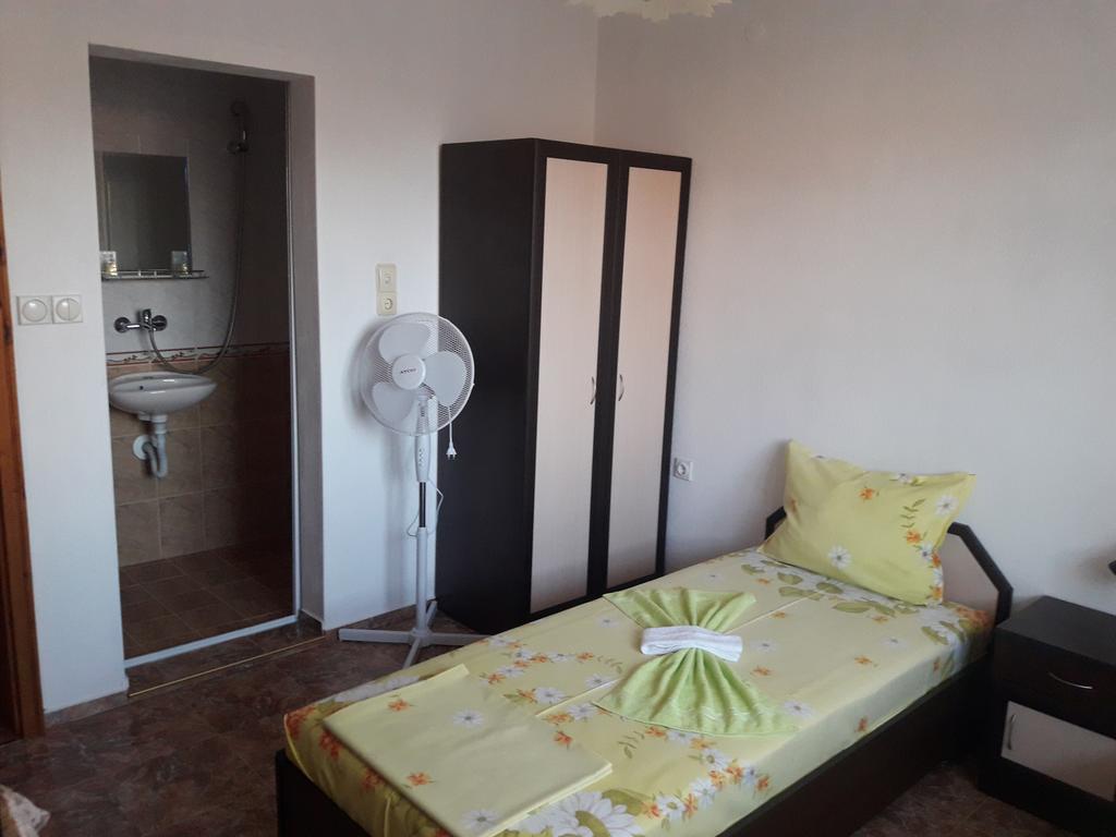 Georgievi Guest House Pomorie Exteriör bild